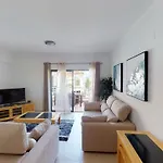 Amazing 2 Bedroom Near With Pool Daire *
