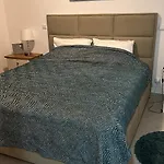 Amazing 2 Bedroom Near With Pool