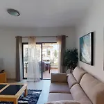 Amazing 2 Bedroom Near With Pool