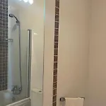 Amazing 2 Bedroom Near With Pool * Lagos