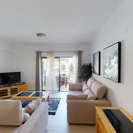 Amazing 2 Bedroom Near With Pool Apartamento *