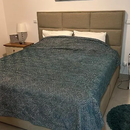 Amazing 2 Bedroom Near With Pool