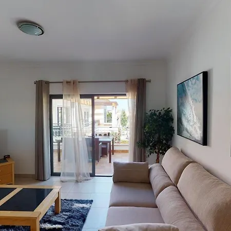 Amazing 2 Bedroom Near With Pool