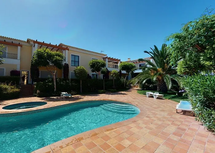 Amazing 2 Bedroom Near With Pool *