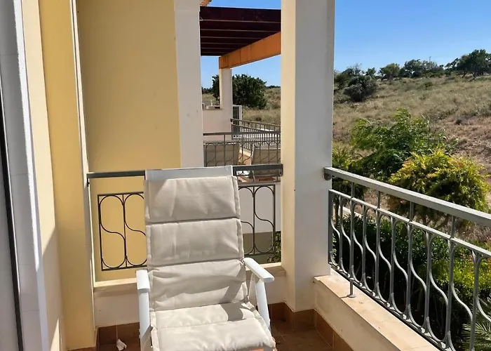 Apartment Amazing 2 Bedroom Near With Pool *