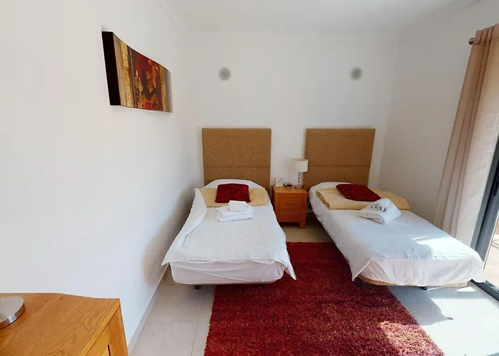 Apartment Amazing 2 Bedroom Near With Pool *