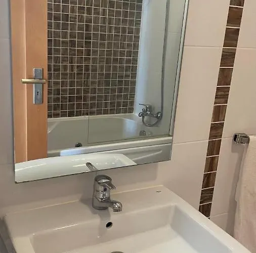 Apartment Amazing 2 Bedroom Near With Pool Lagos
