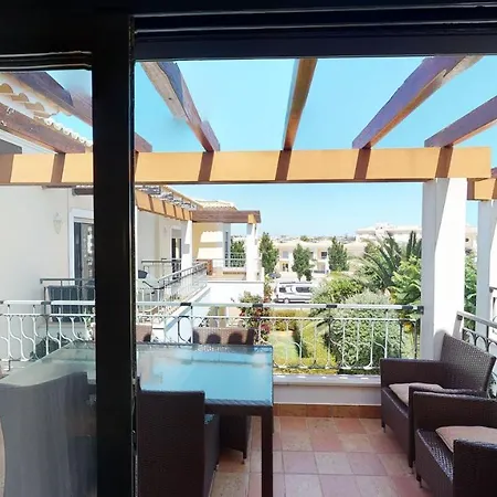 Apartman Amazing 2 Bedroom Near With Pool