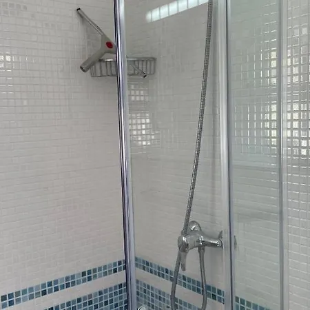 Amazing 2 Bedroom Near With Pool Appartement