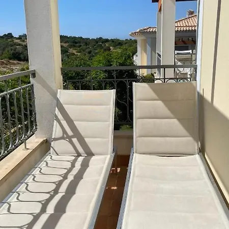 Amazing 2 Bedroom Near With Pool Apartman