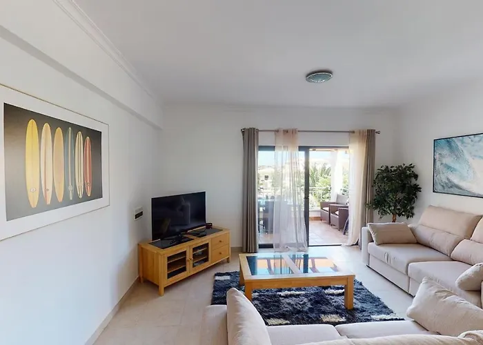 Amazing 2 Bedroom Near With Pool ラゴス