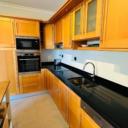 Amazing 2 Bedroom Near With Pool