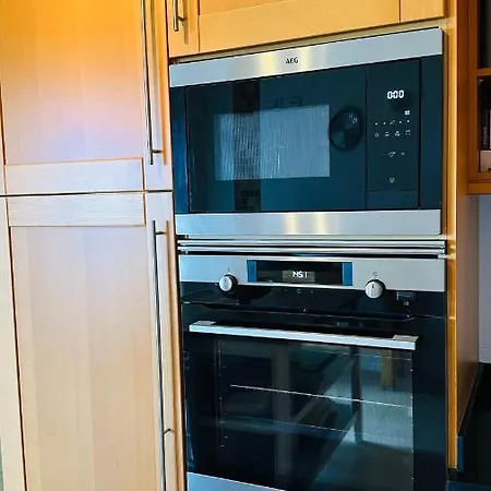 Amazing 2 Bedroom Near With Pool 아파트 *
