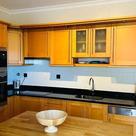 Apartment Amazing 2 Bedroom Near With Pool *