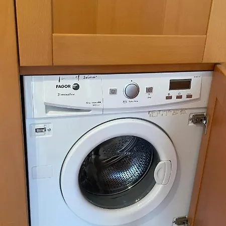 Amazing 2 Bedroom Near With Pool 라고스