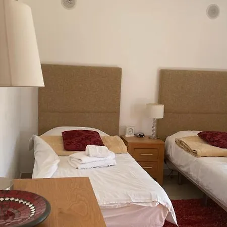 Apartamento Amazing 2 Bedroom Near With Pool
