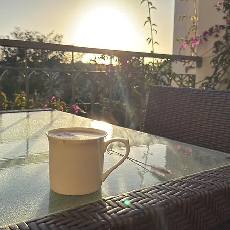 Amazing 2 Bedroom Near With Pool Lägenhet *