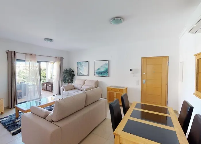 Apartment Amazing 2 Bedroom Near With Pool