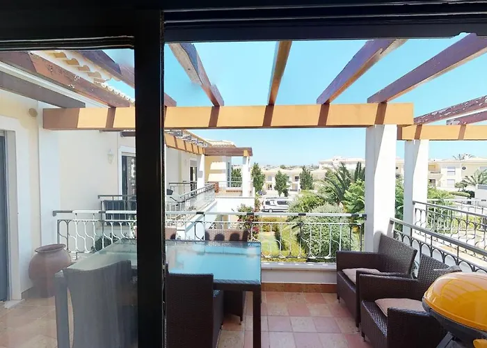 Apartment Amazing 2 Bedroom Near With Pool